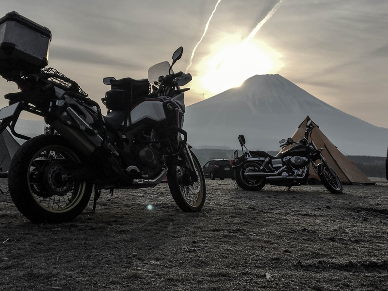 富士山とHONDAアフリカツインとHarley-Davidson FXDL Lowrider