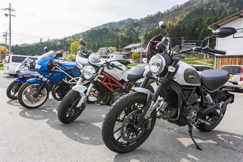 YAMAHA TRX850、DUCATI Scrumbler ICON、DUCATI MONSTER 796