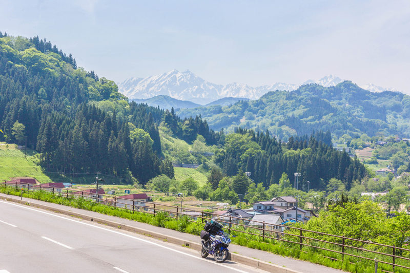 立山連峰とYZF-R15