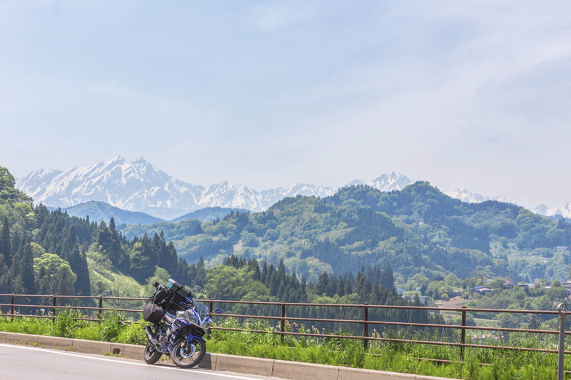 立山連峰とYZF-R15