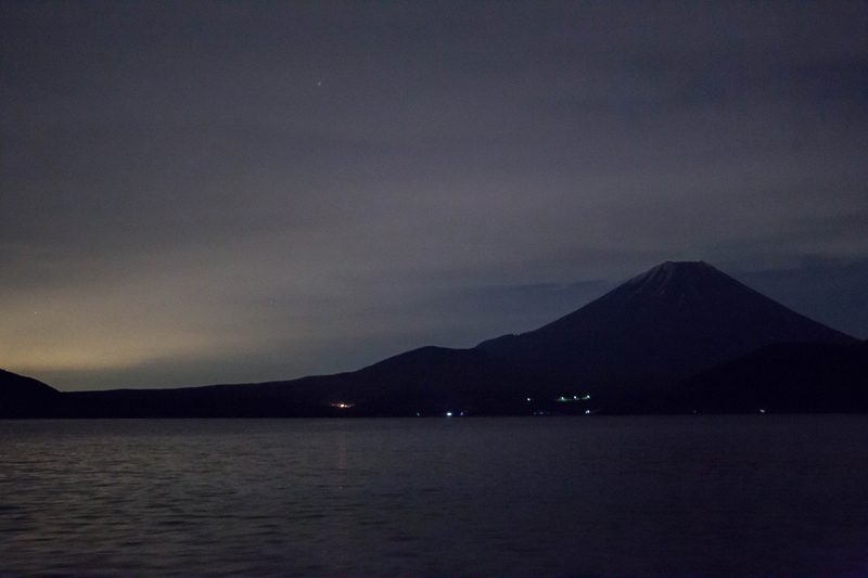 夜の富士山