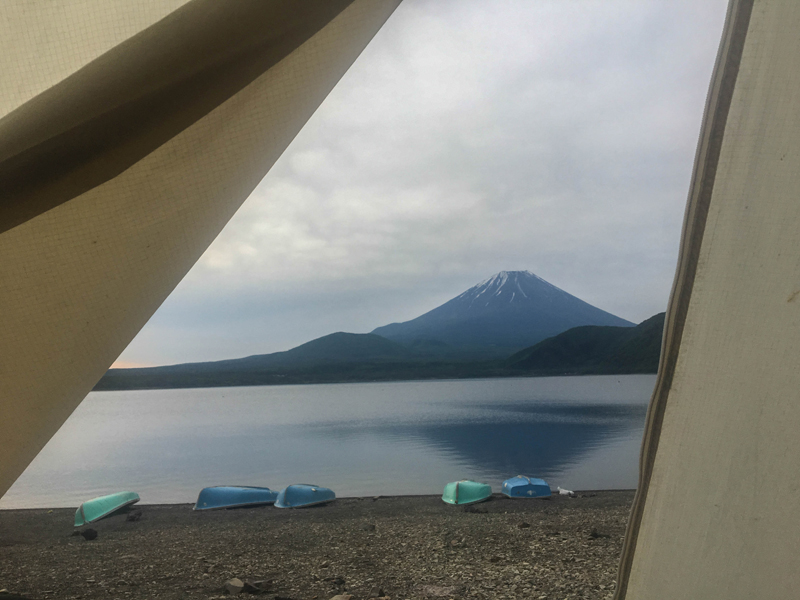 起きたら本栖湖と富士山が見える